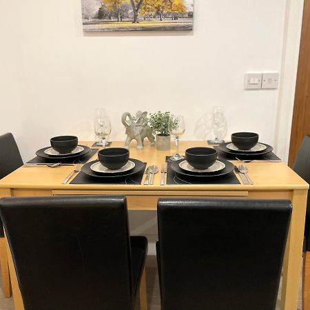 Luxurious 2 Bed Apartment In Heart Of Burnley With Private Parking Exterior foto
